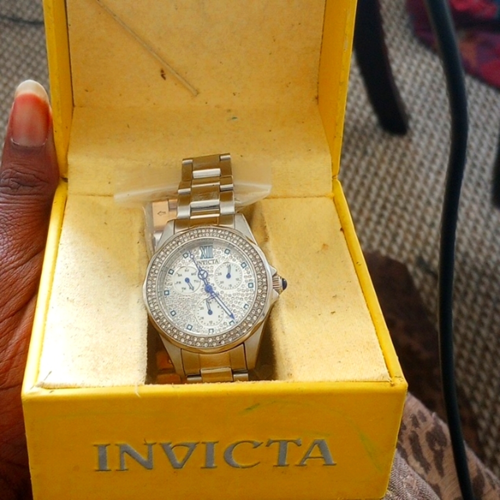 bought for ex girlfriend she never wore it or got it sized.